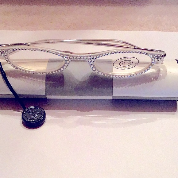 New Jimmy Crystal White Reading Glasses 1.50 strength, case included - Picture 3 of 4